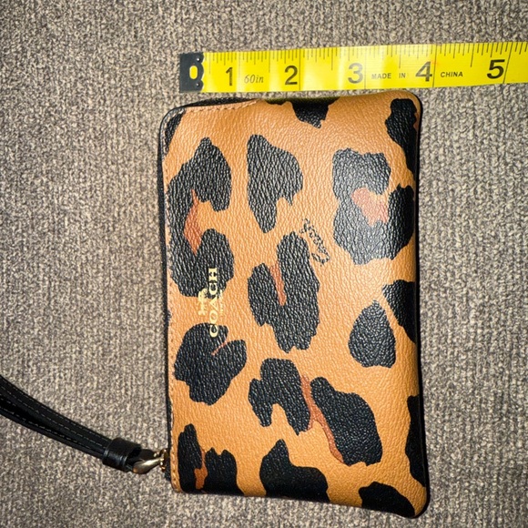 Coach Leopard Print Wristlet Wallet | Zip Around | Card Holder - Picture 4 of 5